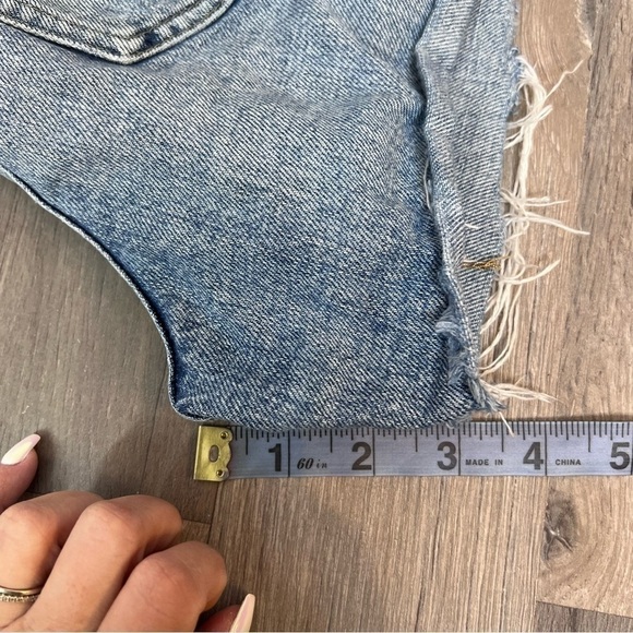 ❄️ PISTOLA Ale Frayed Hem Distressed Denim Shorts - Picture 9 of 10